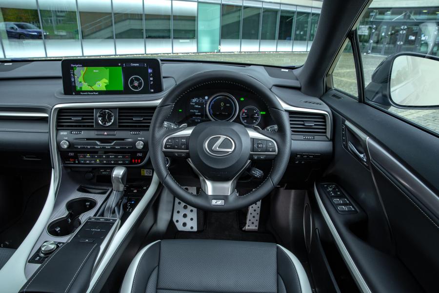 Торпедо Lexus RX450h F-Sport 2019 года  (UK) (фото 36 из 40)